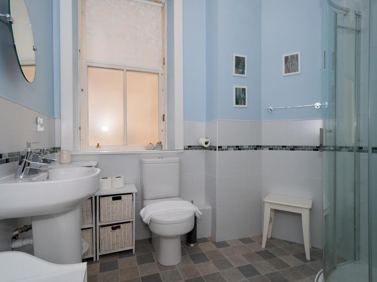 אדינבורו Pass The Keys Central Spacious Flat At Royal Mile מראה חיצוני תמונה